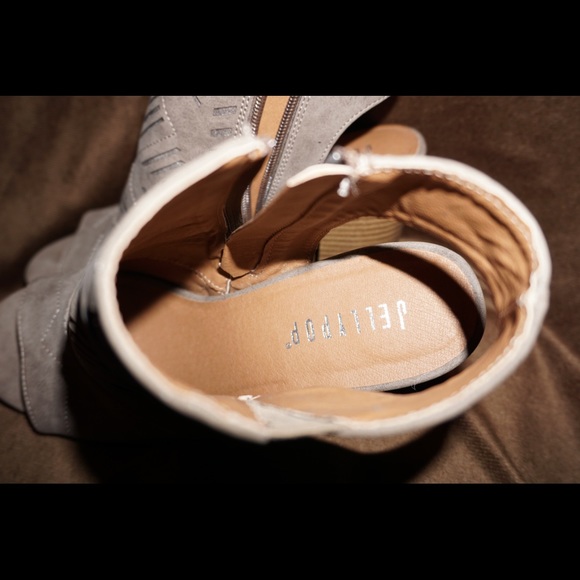 Jellyfish Open Toed Wedged Heels - Picture 4 of 5